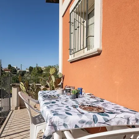 アパート Chic And Roomy, House With Parking And Balcony カットーリカ