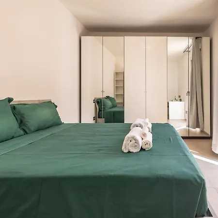 アパート Chic And Roomy, House With Parking And Balcony