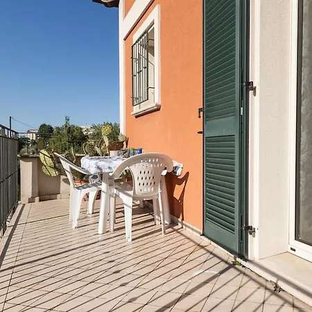 Chic And Roomy, House With Parking And Balcony アパート カットーリカ