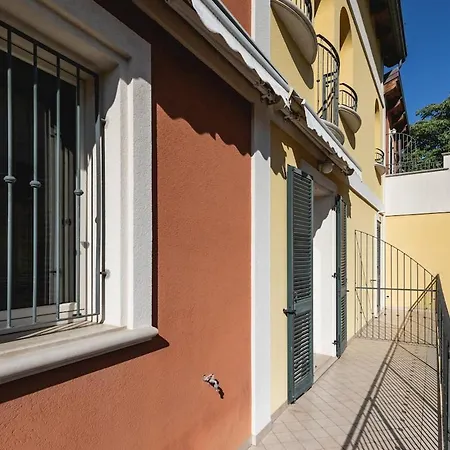 Chic And Roomy, House With Parking And Balcony * カットーリカ